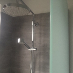 Renovering af badeværelse med rainshower i Svendborg