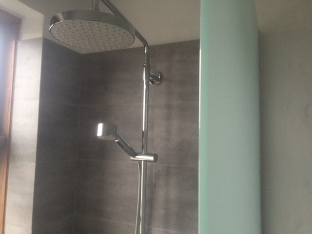 Renovering af badeværelse med rainshower i Svendborg